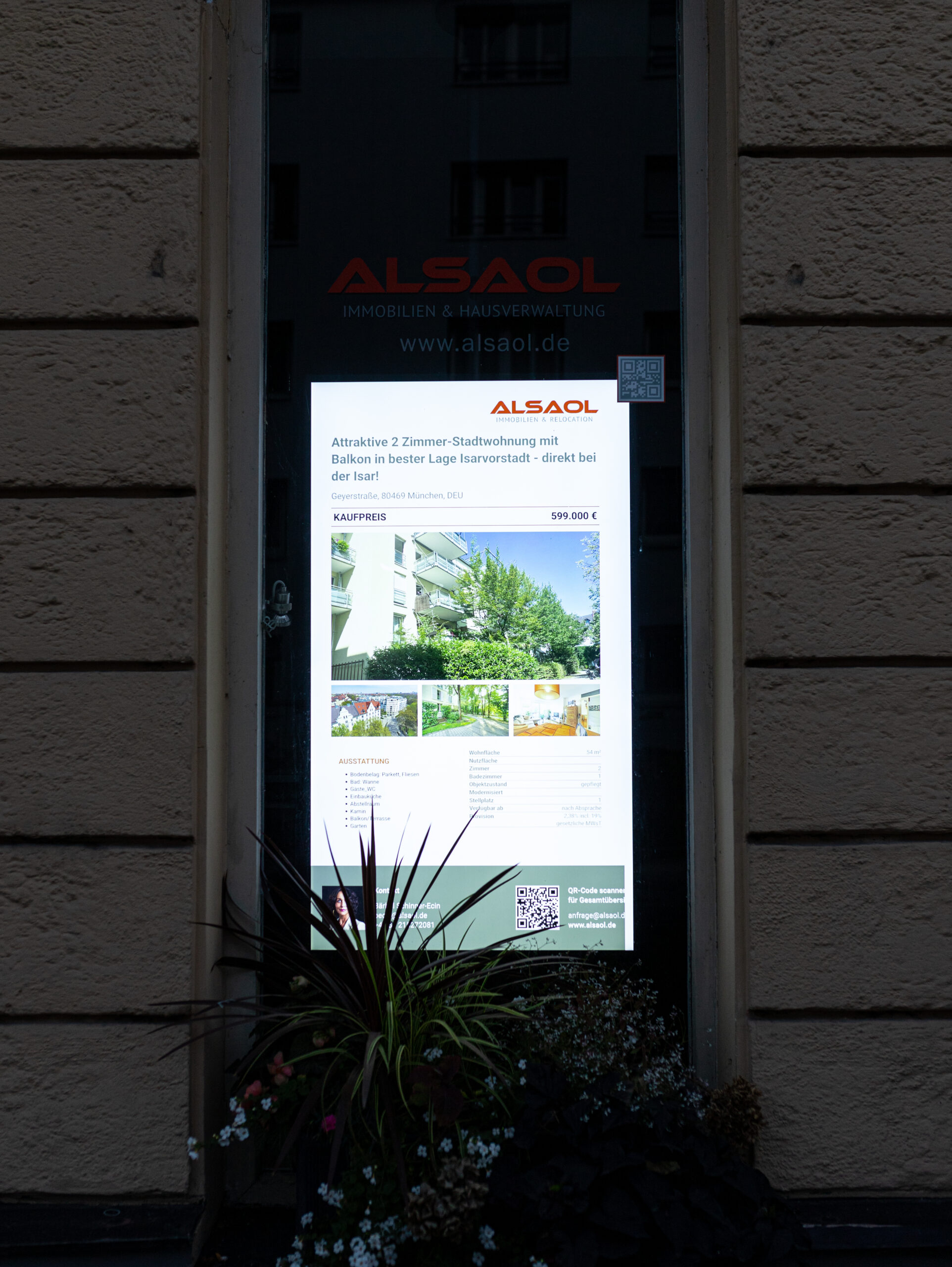 palmen-apotheke-erke-engineerin-digital-signage-storefront-monitor