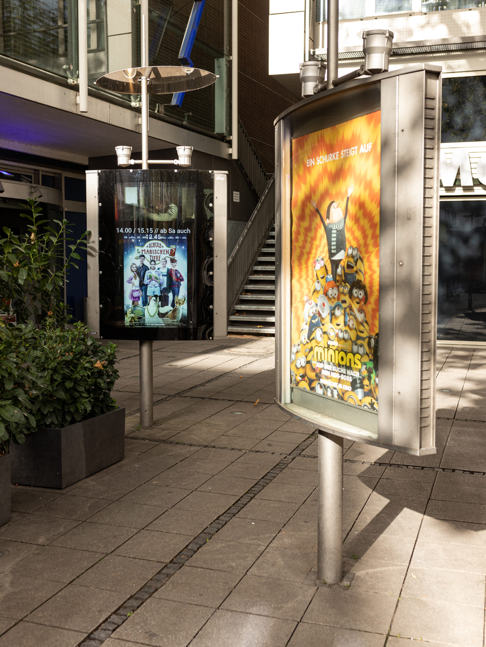 erke-digital-signage-screen-royal-kinos-munchen